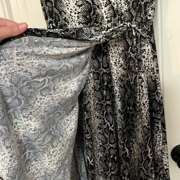 Francesca's | NWT Sandra Animal Print Wrap Dress - Picture 10 of 15